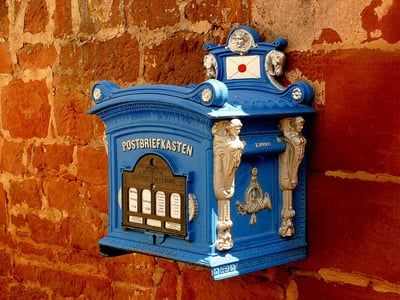 Installer une boîte aux lettres encastrée